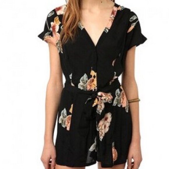 Urban Outfitters Black Floral Romper Playsuit Indie Fairycore Coquette, Size M - Picture 6 of 6